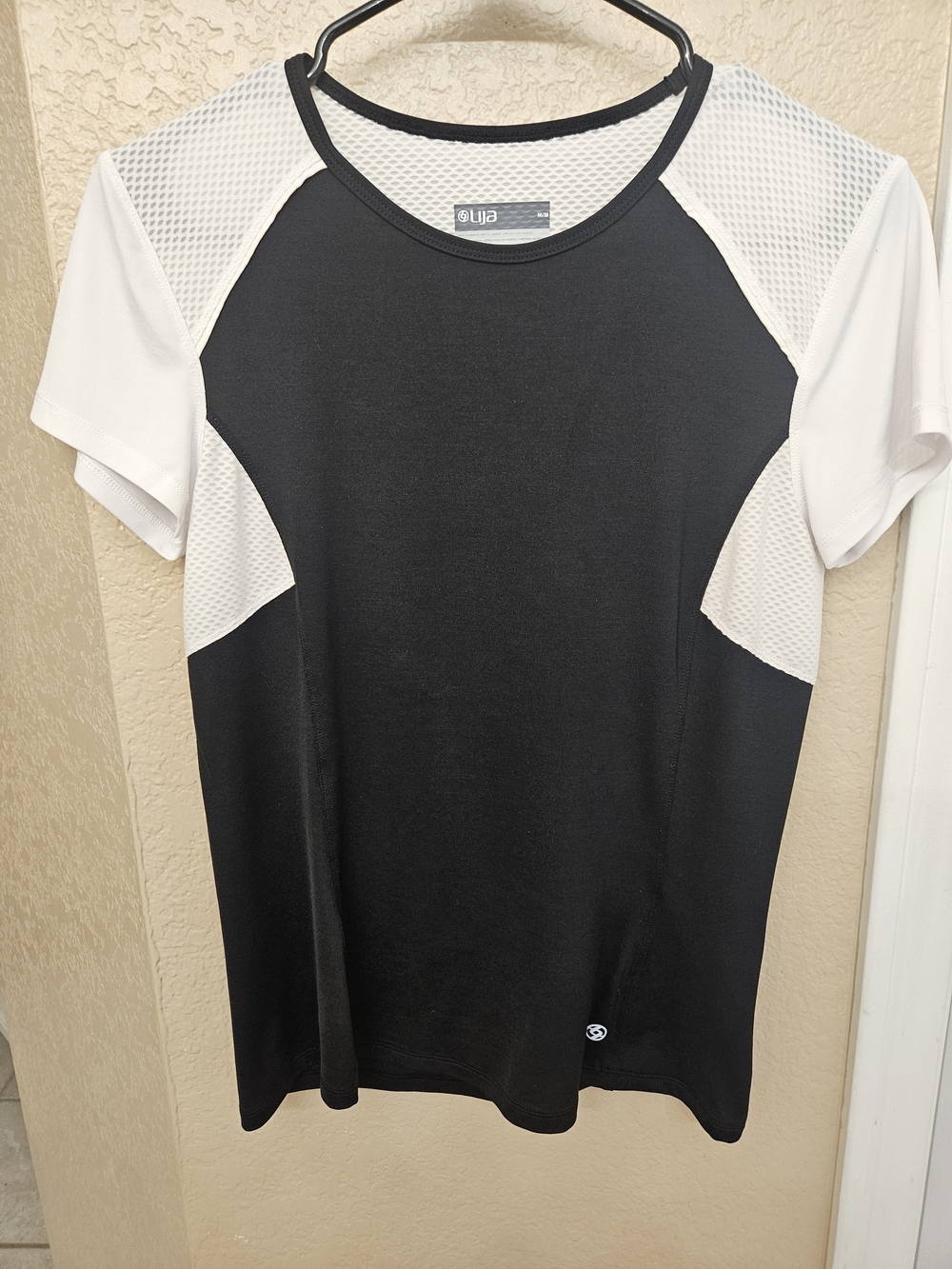 Lija Black and White Premium Athletic Short Sleeve Tee "M"
